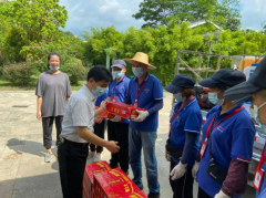 德晟集團(tuán)董事長駱志凌帶隊(duì)慰問一線，為基層員工“送清涼”
